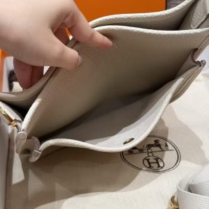 Hermes Evelyne 23 CM Bag Handmade In Taurillon Clemence Leather Gold Hardware 10 Craie - Image 5