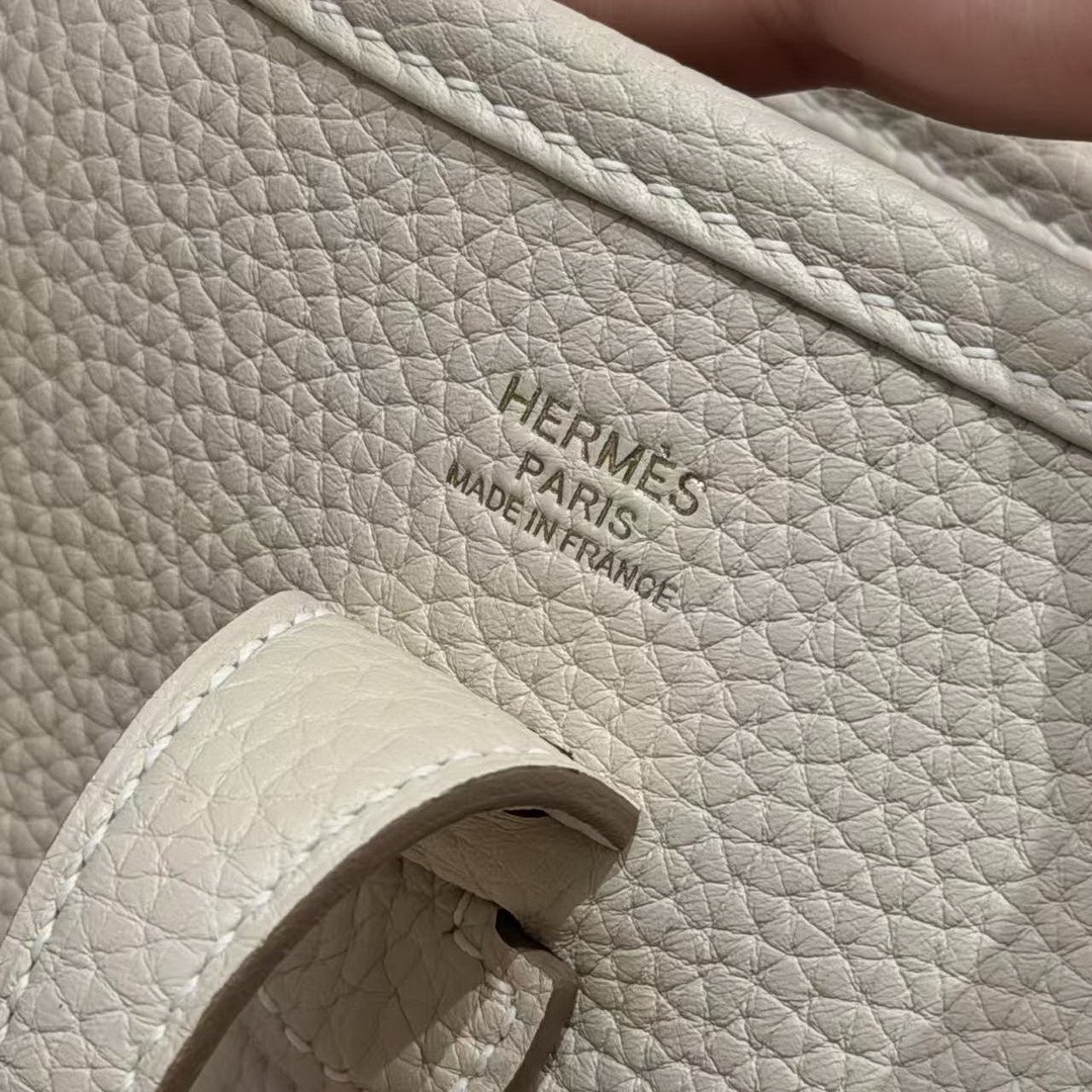 Hermes Evelyne 23 CM Bag Handmade In Taurillon Clemence Leather Gold Hardware 10 Craie - Image 4