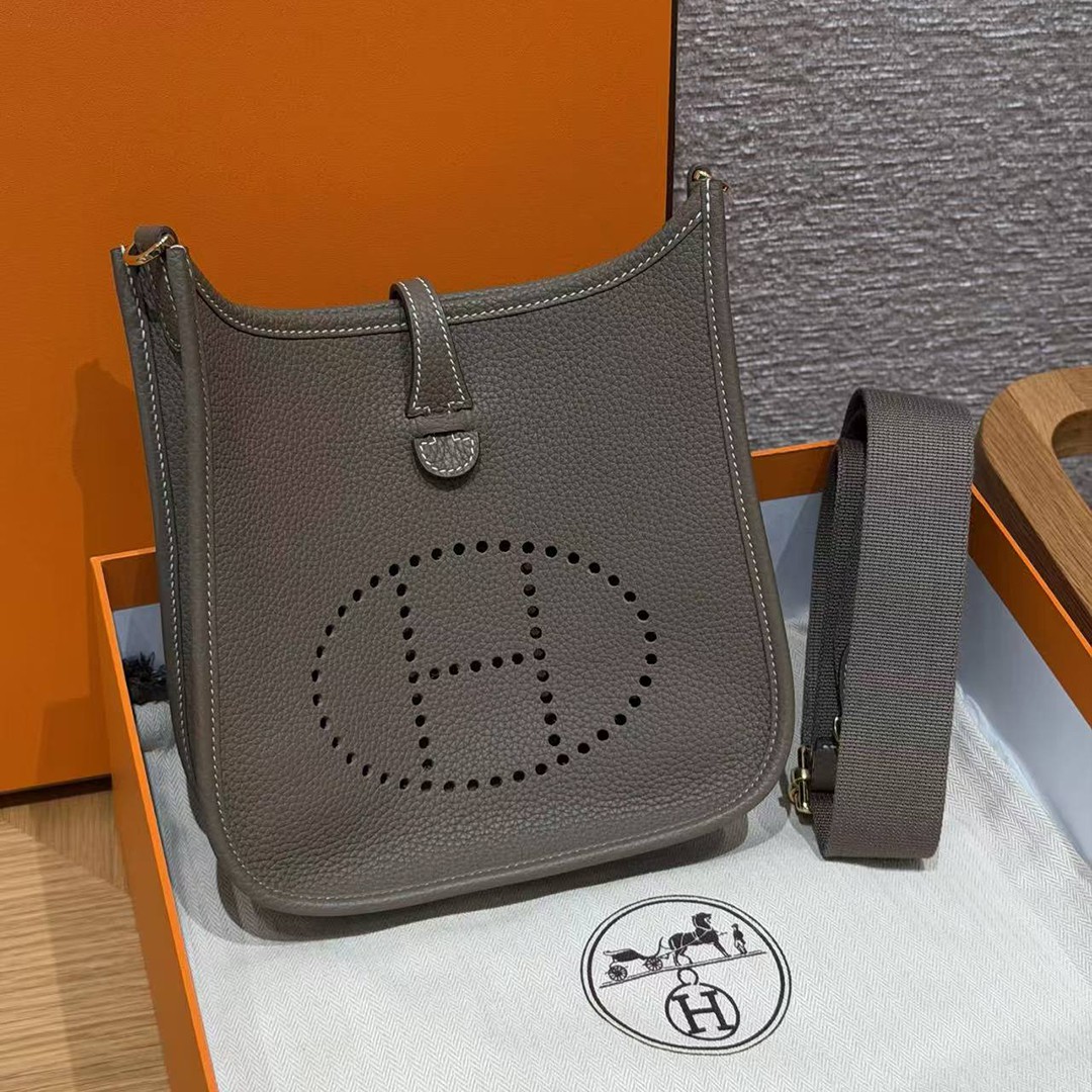 Hermes Evelyne 23 CM Bag Handmade In Taurillon Clemence Leather Gold Hardware 18 Etoupe