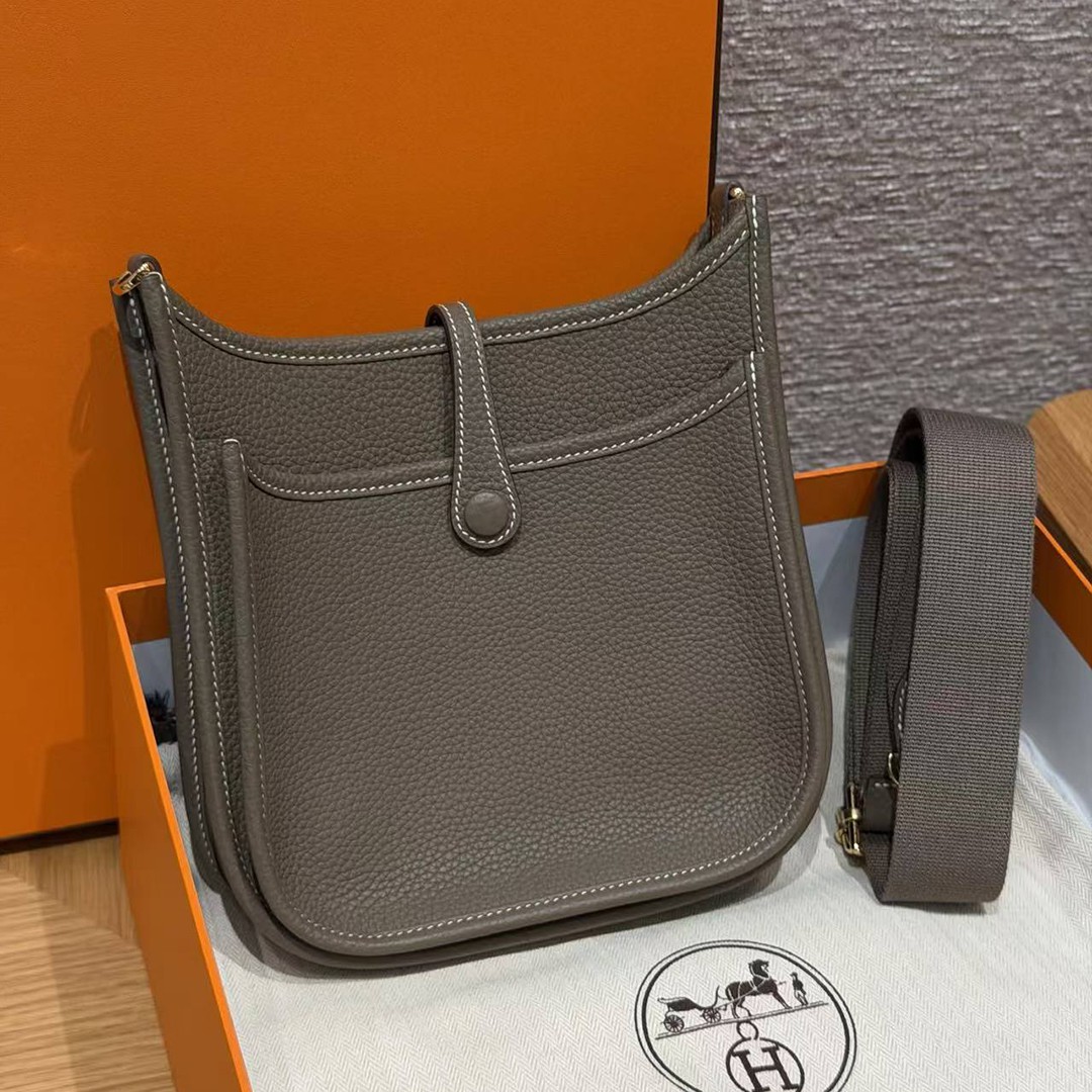 Hermes Evelyne 23 CM Bag Handmade In Taurillon Clemence Leather Gold Hardware 18 Etoupe - Image 2