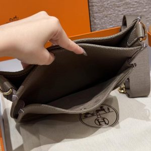 Hermes Evelyne 23 CM Bag Handmade In Taurillon Clemence Leather Gold Hardware 18 Etoupe - Image 17