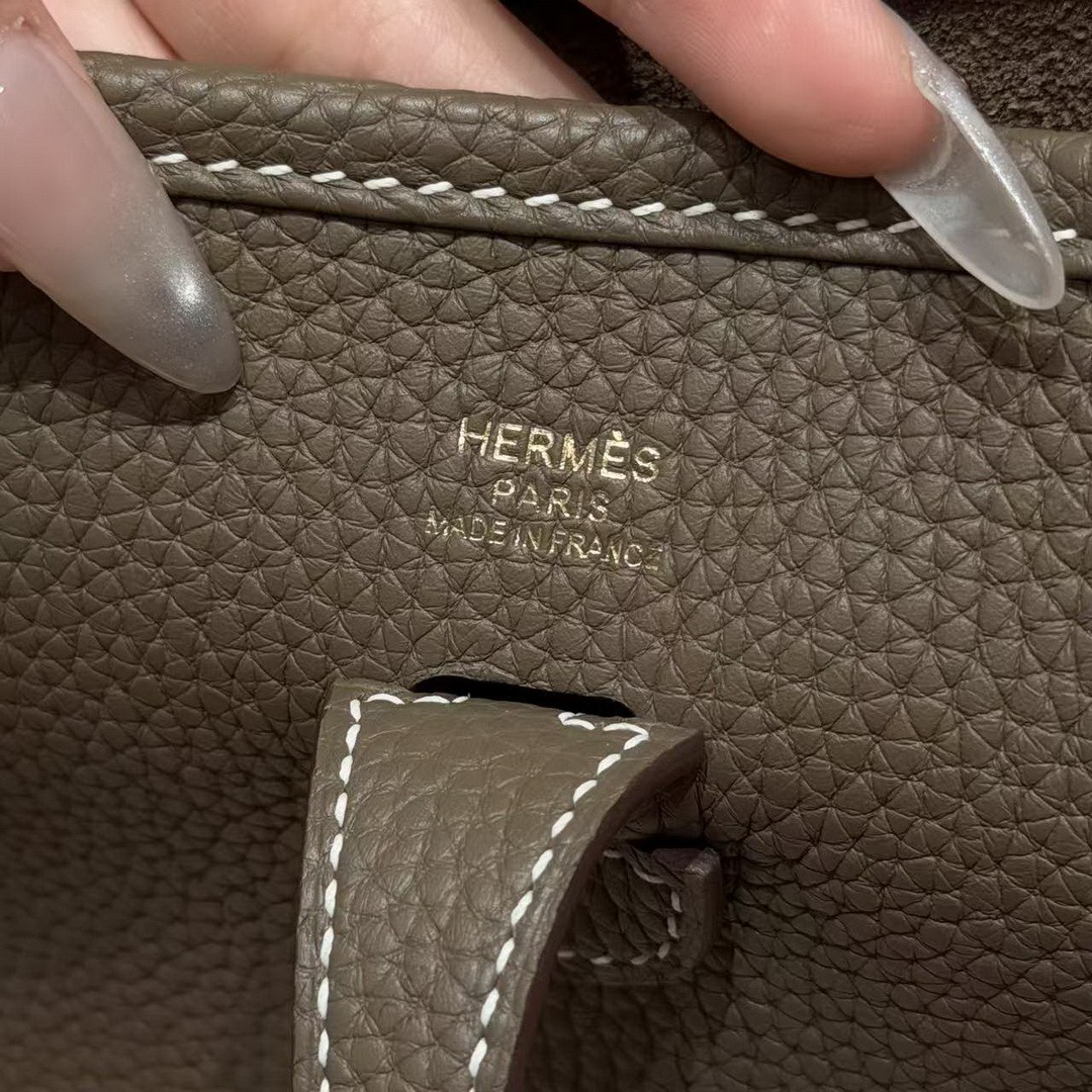 Hermes Evelyne 23 CM Bag Handmade In Taurillon Clemence Leather Gold Hardware 18 Etoupe - Image 16