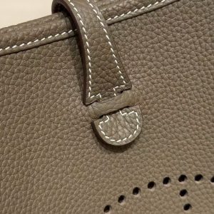 Hermes Evelyne 23 CM Bag Handmade In Taurillon Clemence Leather Gold Hardware 18 Etoupe - Image 14