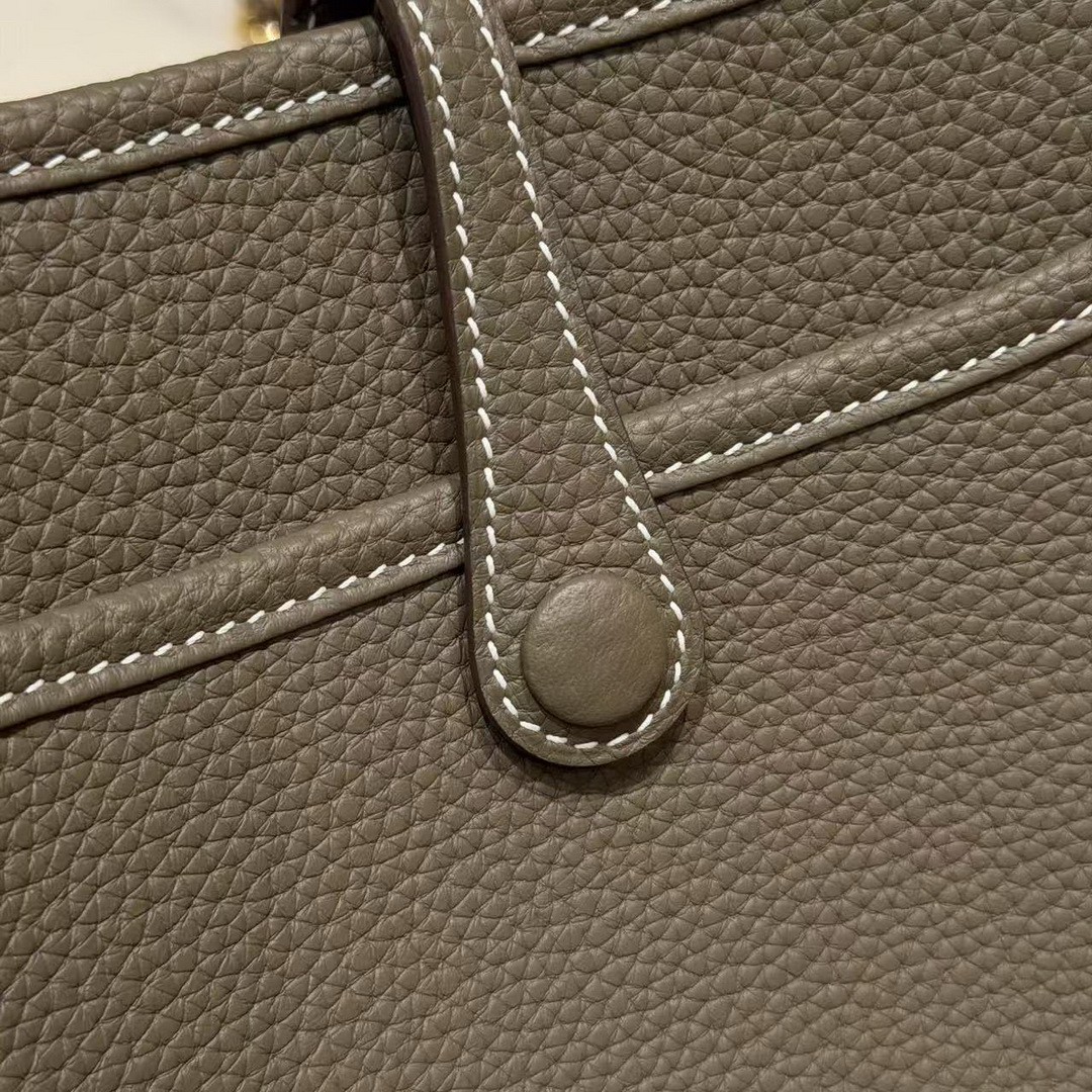 Hermes Evelyne 23 CM Bag Handmade In Taurillon Clemence Leather Gold Hardware 18 Etoupe - Image 13