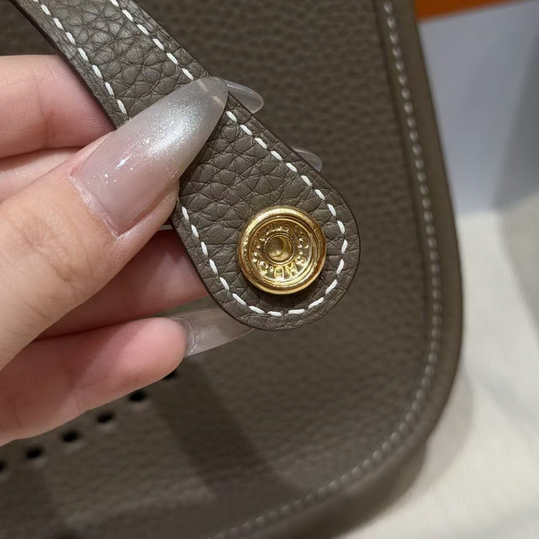 Hermes Evelyne 23 CM Bag Handmade In Taurillon Clemence Leather Gold Hardware 18 Etoupe - Image 9
