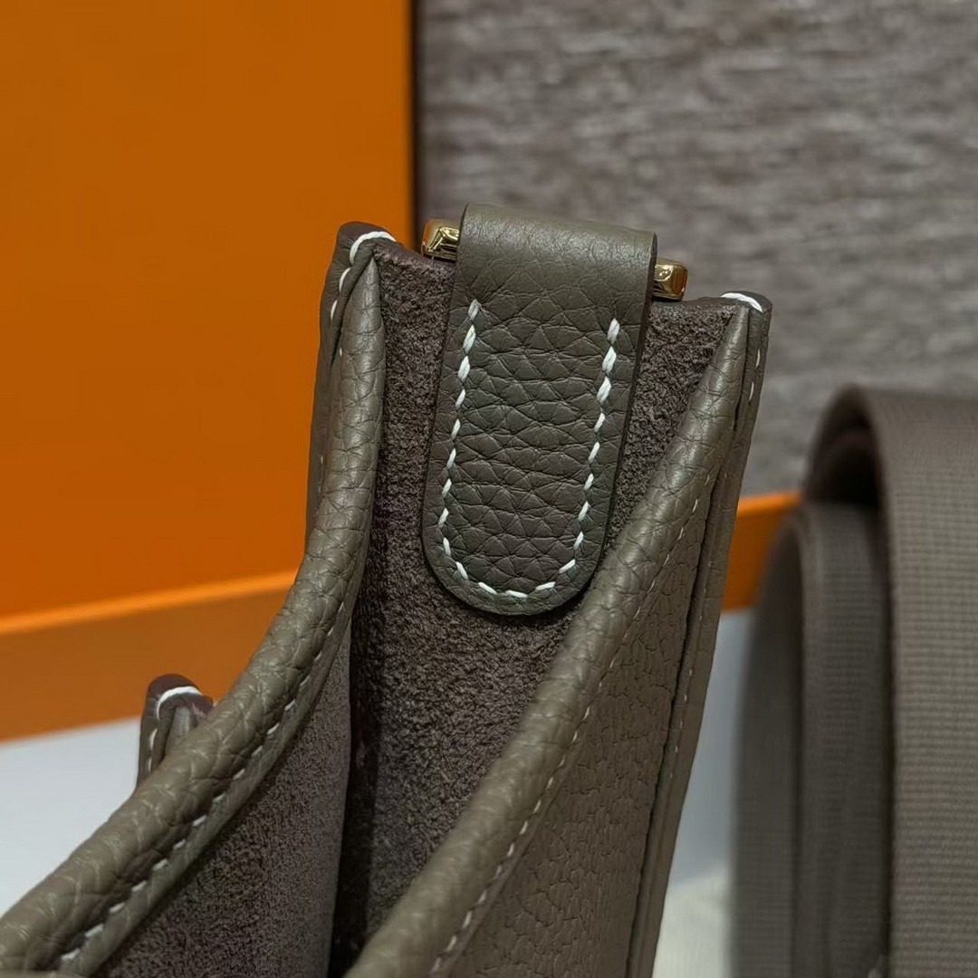 Hermes Evelyne 23 CM Bag Handmade In Taurillon Clemence Leather Gold Hardware 18 Etoupe - Image 8