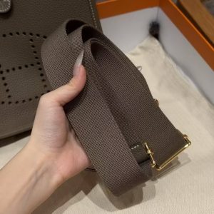 Hermes Evelyne 23 CM Bag Handmade In Taurillon Clemence Leather Gold Hardware 18 Etoupe - Image 6