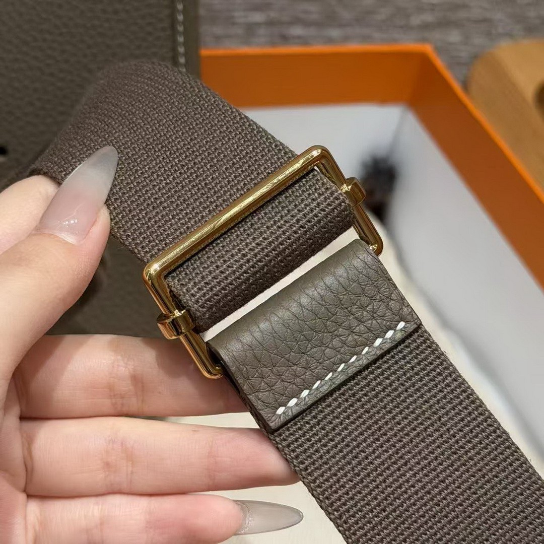 Hermes Evelyne 23 CM Bag Handmade In Taurillon Clemence Leather Gold Hardware 18 Etoupe - Image 4