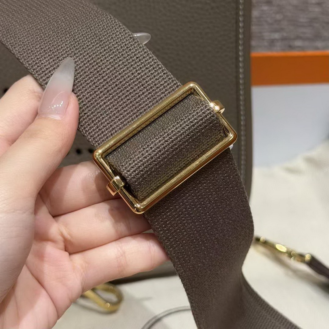 Hermes Evelyne 23 CM Bag Handmade In Taurillon Clemence Leather Gold Hardware 18 Etoupe - Image 3