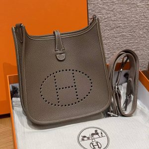 Hermes Evelyne 23 CM Bag Handmade In Taurillon Clemence Leather Silver Hardware 18 Etoupe