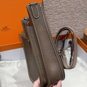 Hermes Evelyne 23 CM Bag Handmade In Taurillon Clemence Leather Silver Hardware 18 Etoupe - Image 15