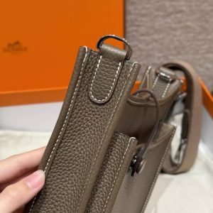 Hermes Evelyne 23 CM Bag Handmade In Taurillon Clemence Leather Silver Hardware 18 Etoupe - Image 5