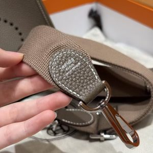 Hermes Evelyne 23 CM Bag Handmade In Taurillon Clemence Leather Silver Hardware 18 Etoupe - Image 3