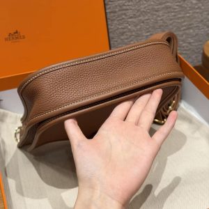 Hermes Evelyne 23 CM Bag Handmade In Taurillon Clemence Leather Gold Hardware 37 Gold - Image 15