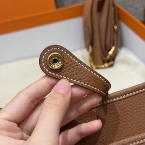 Hermes Evelyne 23 CM Bag Handmade In Taurillon Clemence Leather Gold Hardware 37 Gold - Image 5
