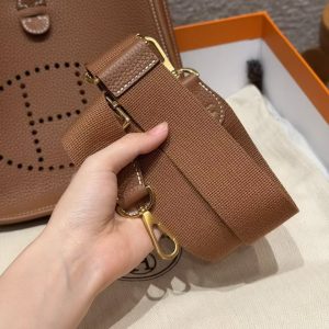 Hermes Evelyne 23 CM Bag Handmade In Taurillon Clemence Leather Gold Hardware 37 Gold - Image 4