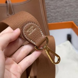 Hermes Evelyne 23 CM Bag Handmade In Taurillon Clemence Leather Gold Hardware 37 Gold - Image 3