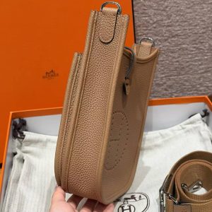 Hermes Evelyne 23 CM Bag Handmade In Taurillon Clemence Leather Silver Hardware 4B Biscuit - Image 22