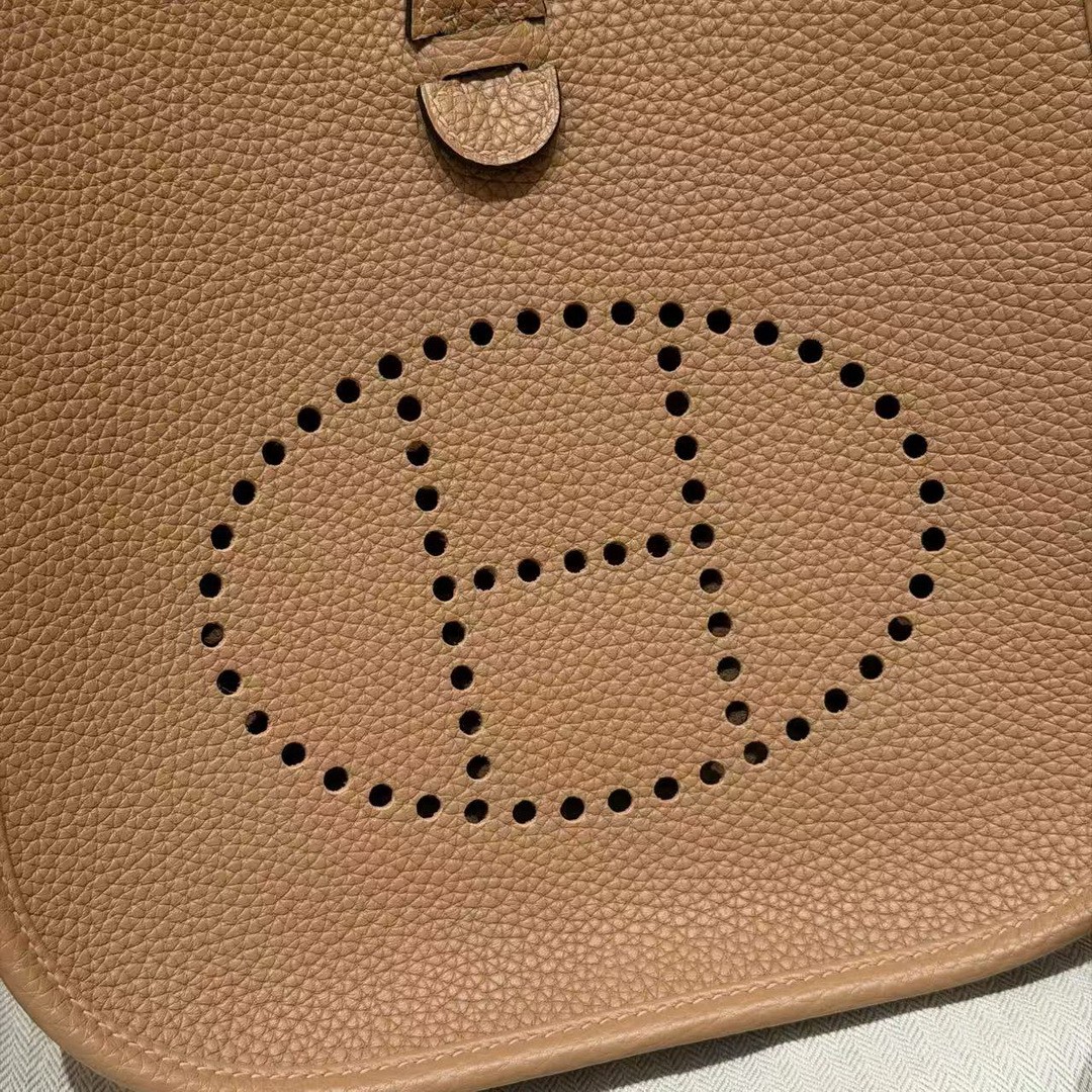Hermes Evelyne 23 CM Bag Handmade In Taurillon Clemence Leather Silver Hardware 4B Biscuit - Image 13
