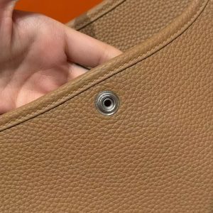 Hermes Evelyne 23 CM Bag Handmade In Taurillon Clemence Leather Silver Hardware 4B Biscuit - Image 9