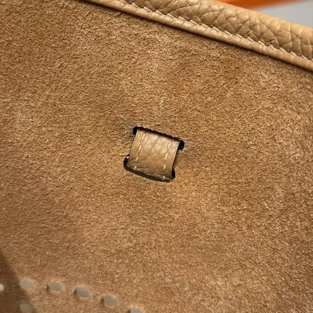 Hermes Evelyne 23 CM Bag Handmade In Taurillon Clemence Leather Silver Hardware 4B Biscuit - Image 7