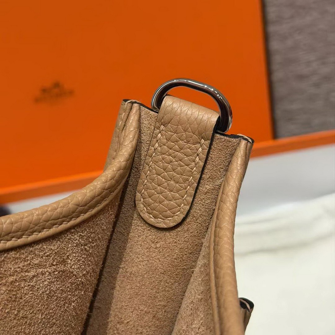 Hermes Evelyne 23 CM Bag Handmade In Taurillon Clemence Leather Silver Hardware 4B Biscuit - Image 6