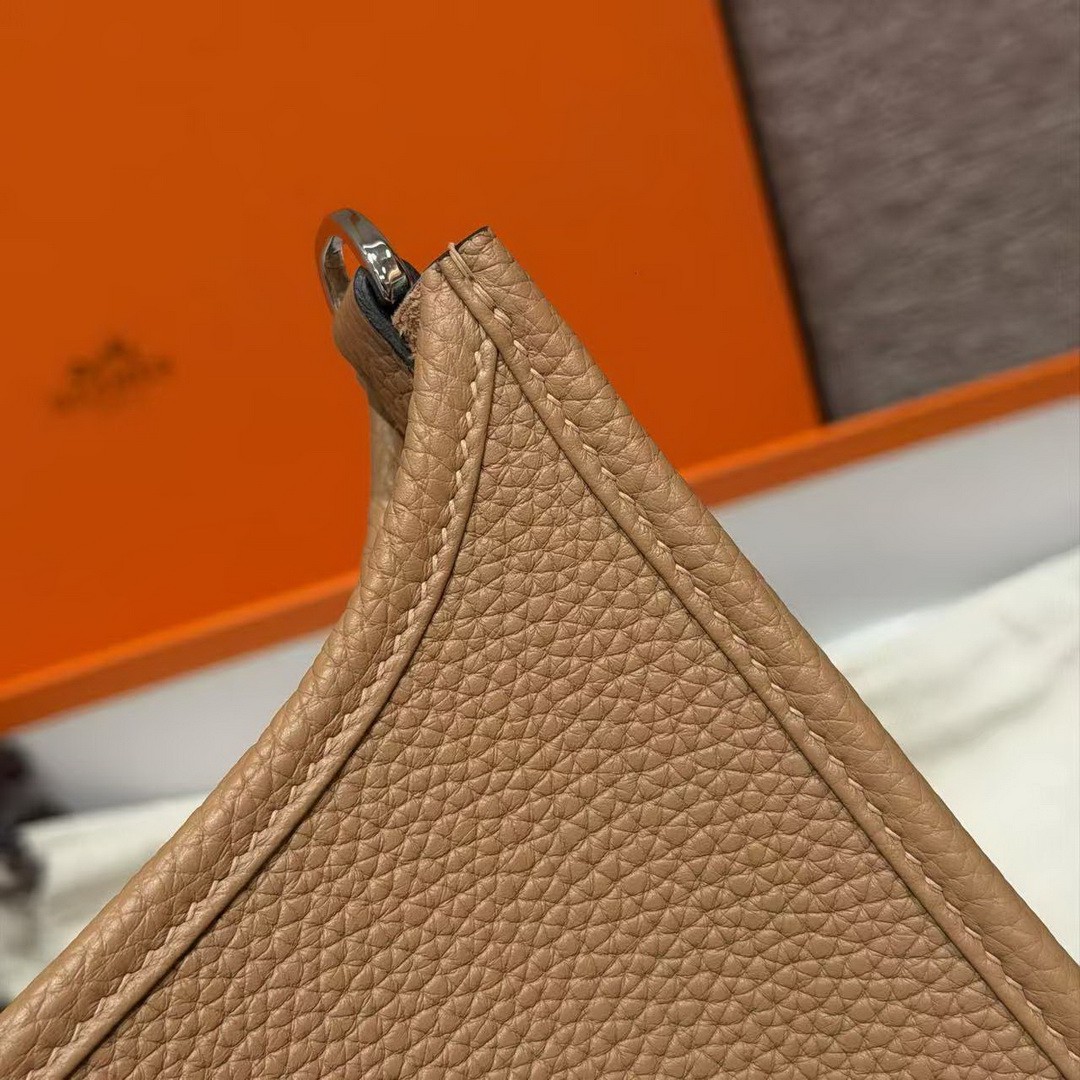 Hermes Evelyne 23 CM Bag Handmade In Taurillon Clemence Leather Silver Hardware 4B Biscuit - Image 5