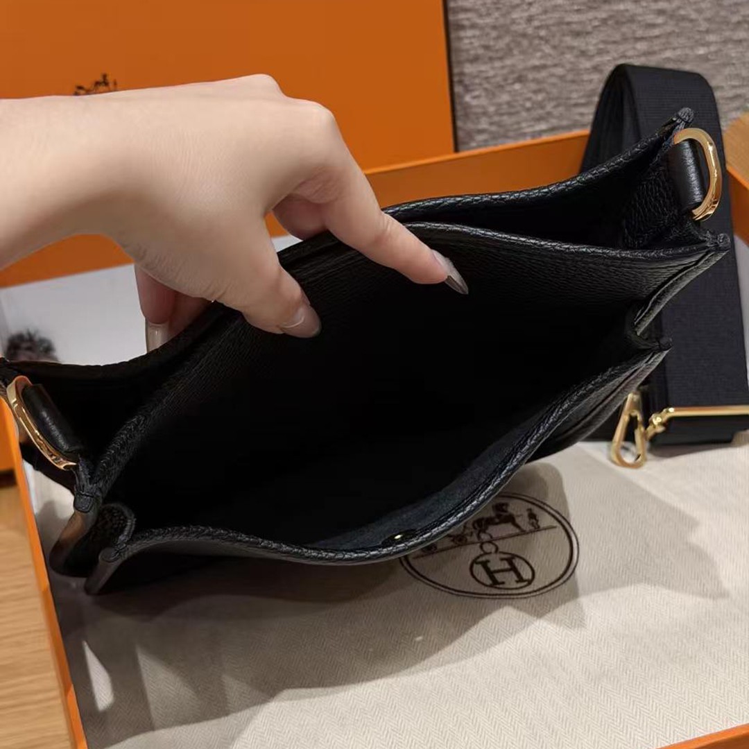 Hermes Evelyne 23 CM Bag Handmade In Taurillon Clemence Leather Gold Hardware 89 Noir - Image 15