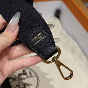 Hermes Evelyne 23 CM Bag Handmade In Taurillon Clemence Leather Gold Hardware 89 Noir - Image 5