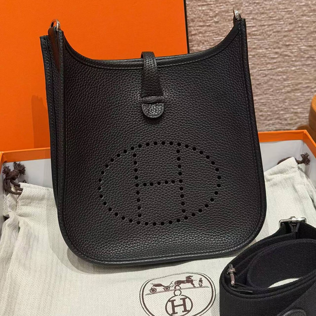 Hermes Evelyne 23 CM Bag Handmade In Taurillon Clemence Leather Silver Hardware 89 Noir