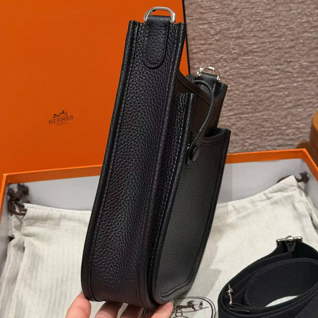 Hermes Evelyne 23 CM Bag Handmade In Taurillon Clemence Leather Silver Hardware 89 Noir - Image 16