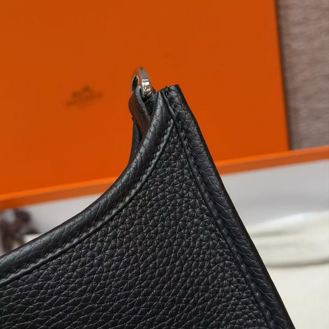 Hermes Evelyne 23 CM Bag Handmade In Taurillon Clemence Leather Silver Hardware 89 Noir - Image 6