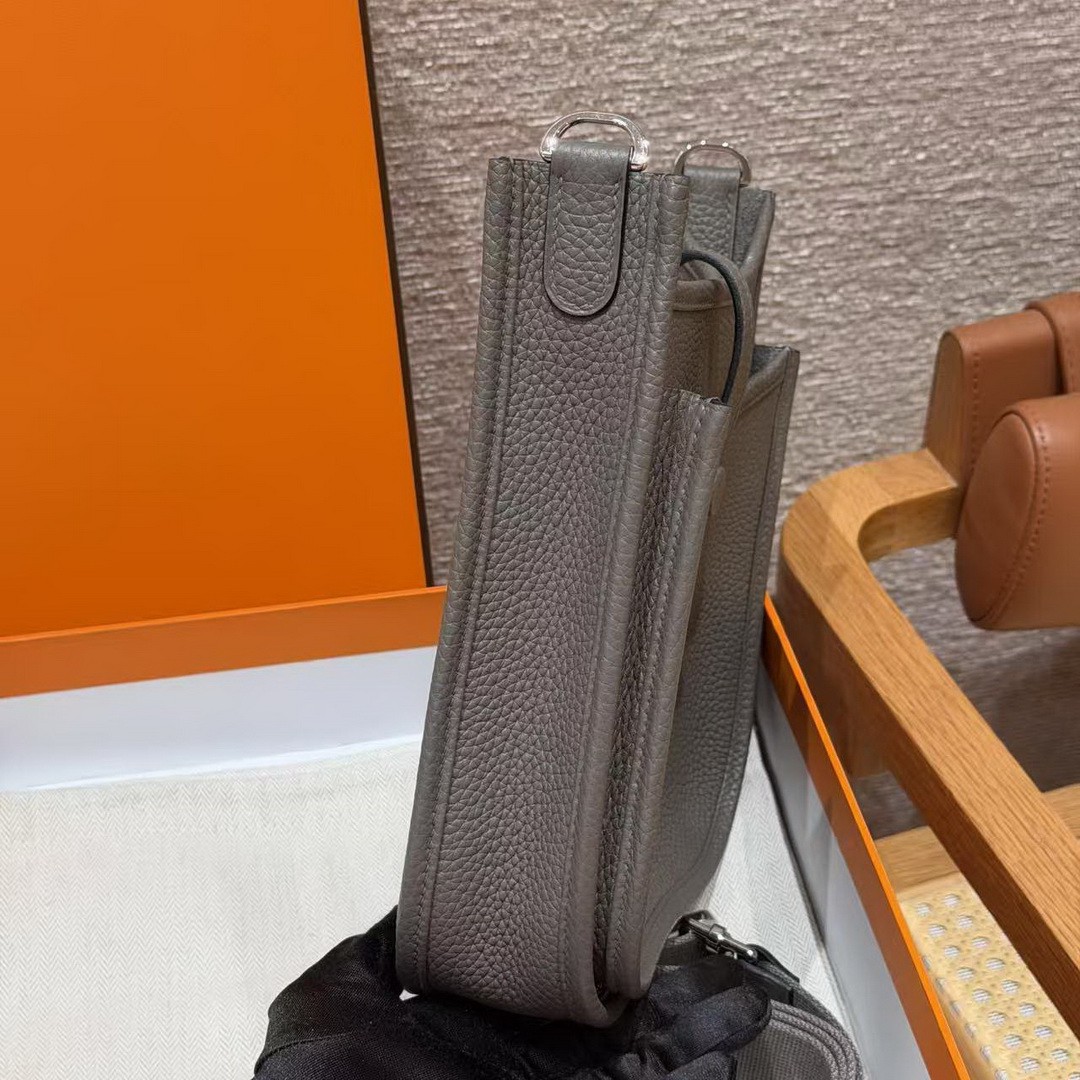 Hermes Evelyne 23 CM Bag Handmade In Taurillon Clemence Leather Silver Hardware 8F Etain - Image 18