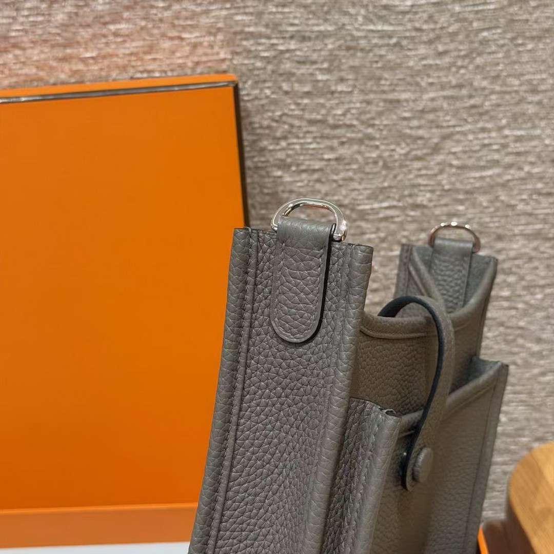 Hermes Evelyne 23 CM Bag Handmade In Taurillon Clemence Leather Silver Hardware 8F Etain - Image 17