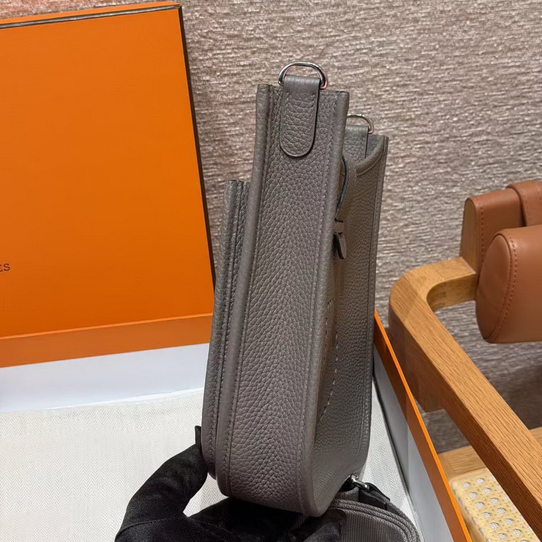 Hermes Evelyne 23 CM Bag Handmade In Taurillon Clemence Leather Silver Hardware 8F Etain - Image 16