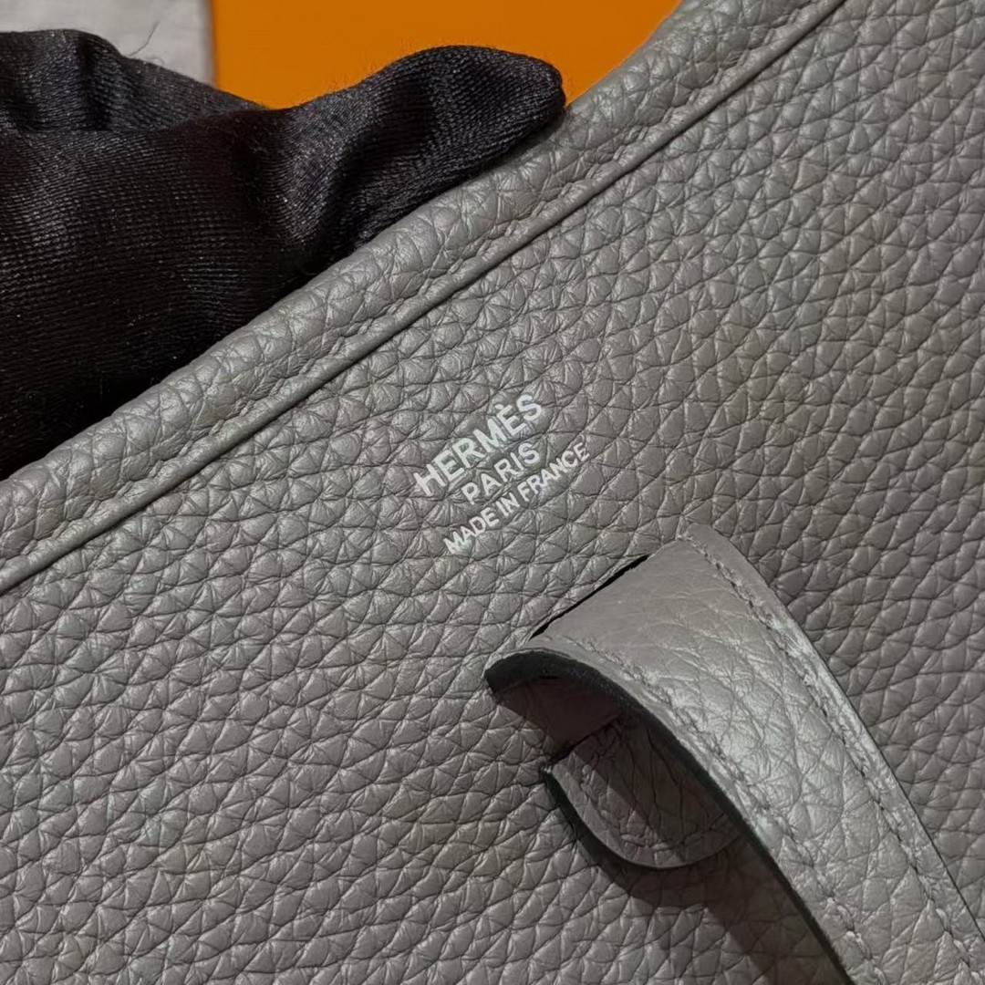 Hermes Evelyne 23 CM Bag Handmade In Taurillon Clemence Leather Silver Hardware 8F Etain - Image 11