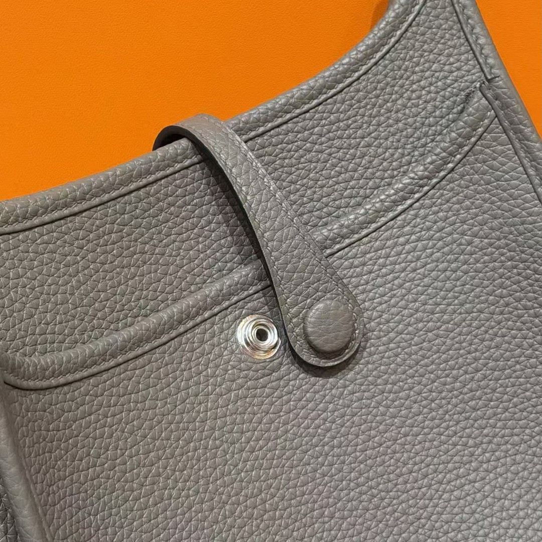 Hermes Evelyne 23 CM Bag Handmade In Taurillon Clemence Leather Silver Hardware 8F Etain - Image 9