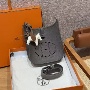 Hermes Evelyne 23 CM Bag Handmade In Taurillon Clemence Leather Silver Hardware 8F Etain - Image 4