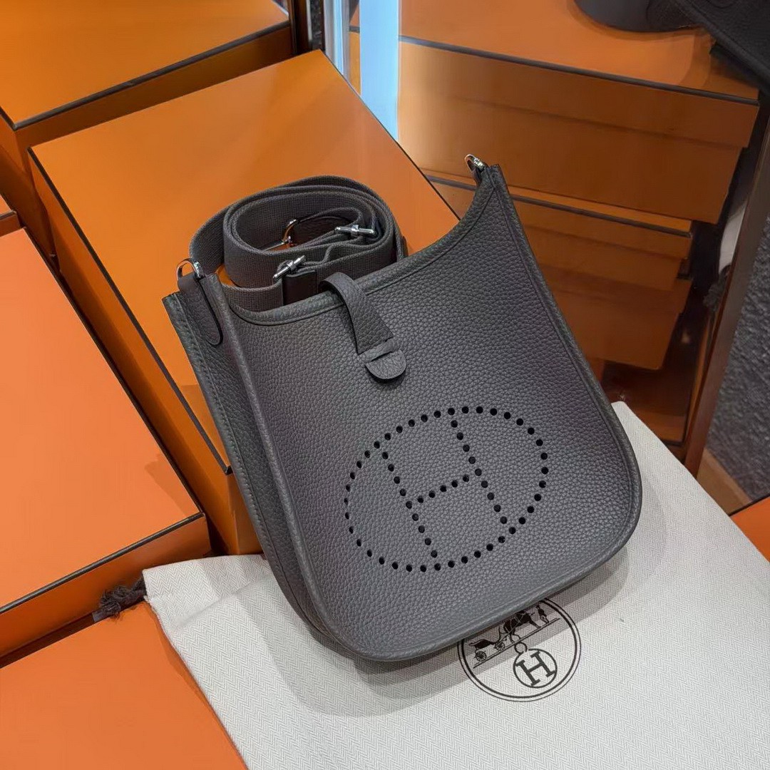 Hermes Evelyne 23 CM Bag Handmade In Taurillon Clemence Leather Silver Hardware 8F Etain - Image 3