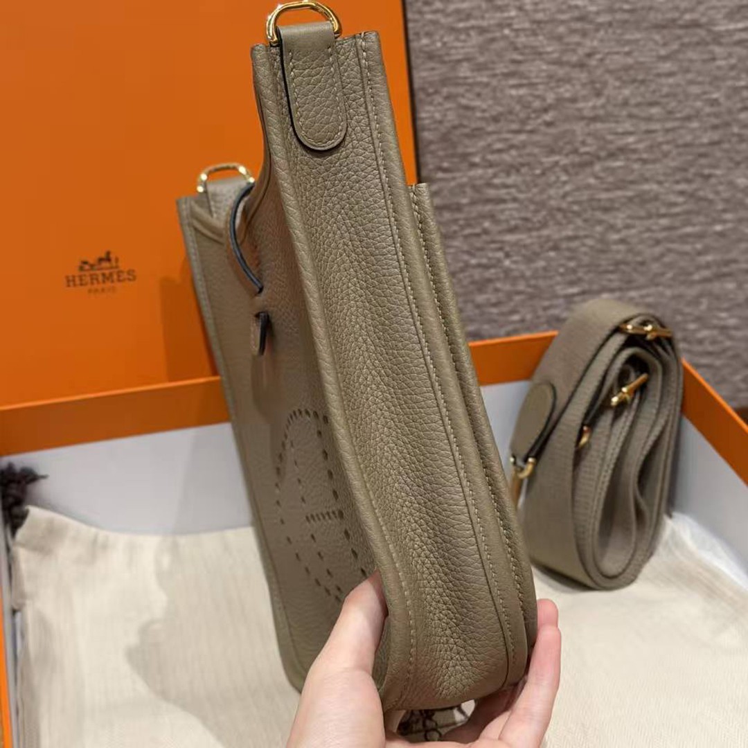 Hermes Evelyne 23 CM Bag Handmade In Taurillon Clemence Leather Gold Hardware 8Q Beige Marfa - Image 17