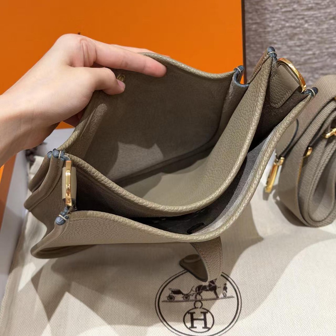 Hermes Evelyne 23 CM Bag Handmade In Taurillon Clemence Leather Gold Hardware 8Q Beige Marfa - Image 13