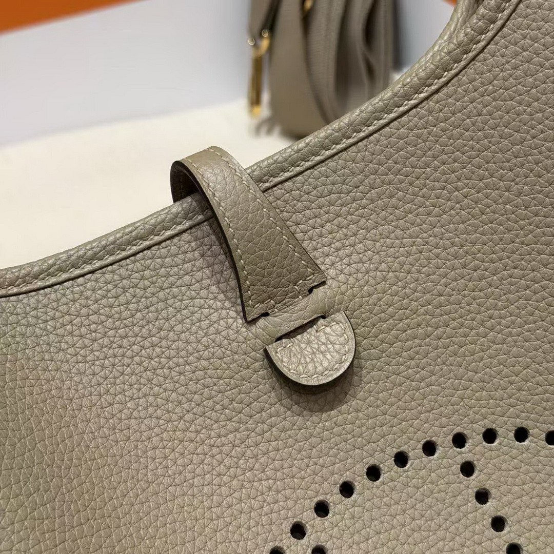 Hermes Evelyne 23 CM Bag Handmade In Taurillon Clemence Leather Gold Hardware 8Q Beige Marfa - Image 11