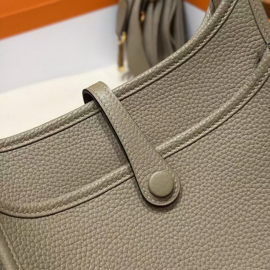 Hermes Evelyne 23 CM Bag Handmade In Taurillon Clemence Leather Gold Hardware 8Q Beige Marfa - Image 10