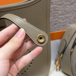 Hermes Evelyne 23 CM Bag Handmade In Taurillon Clemence Leather Gold Hardware 8Q Beige Marfa - Image 6