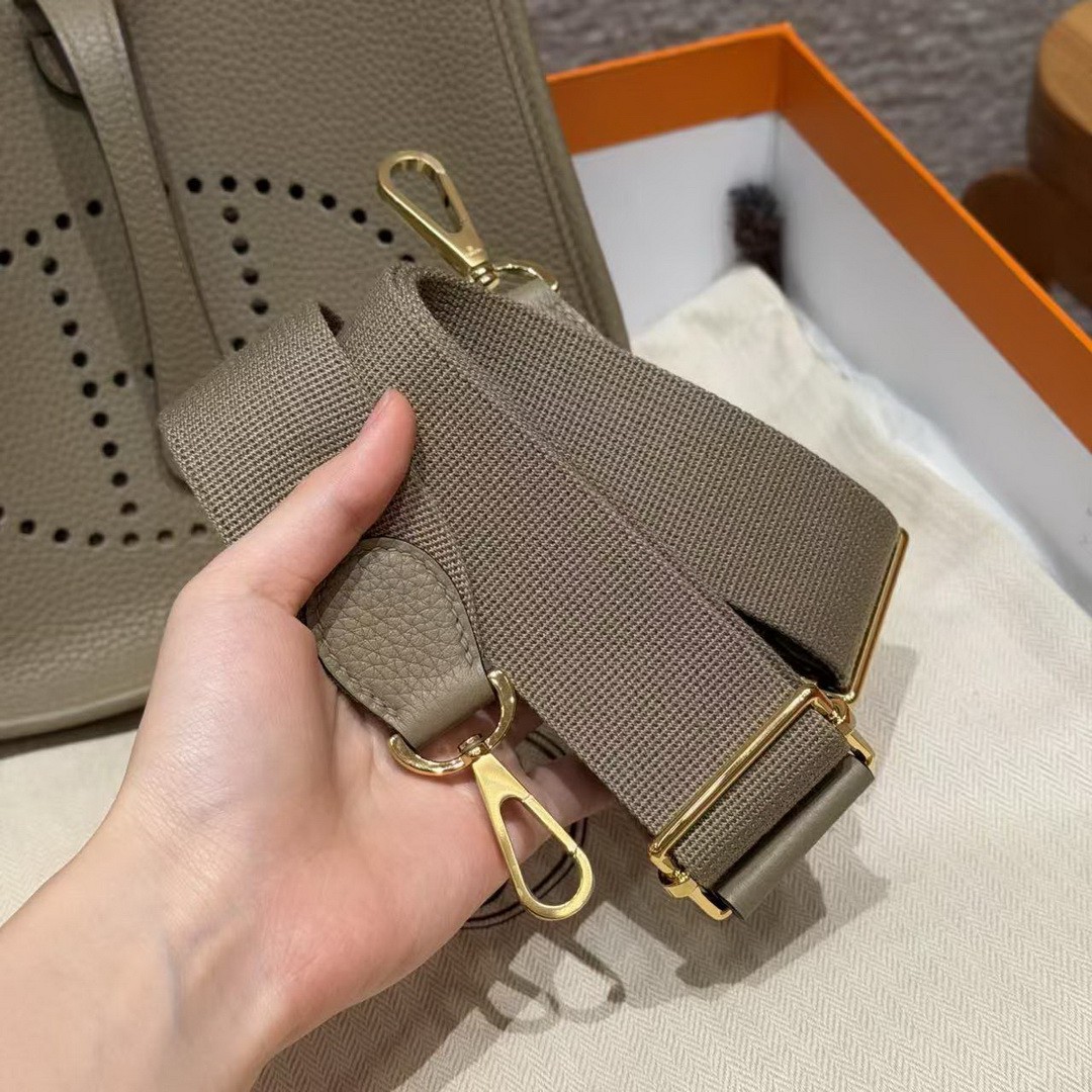 Hermes Evelyne 23 CM Bag Handmade In Taurillon Clemence Leather Gold Hardware 8Q Beige Marfa - Image 5