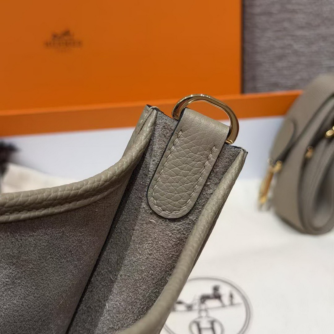 Hermes Evelyne 23 CM Bag Handmade In Taurillon Clemence Leather Gold Hardware 8Q Beige Marfa - Image 3