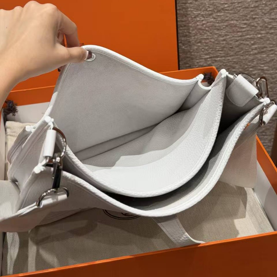 Hermes Evelyne 29 CM Bag Handmade In Taurillon Clemence Leather Silver Hardware 01 Blanc - Image 11