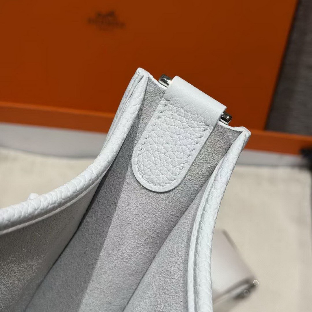 Hermes Evelyne 29 CM Bag Handmade In Taurillon Clemence Leather Silver Hardware 01 Blanc - Image 7