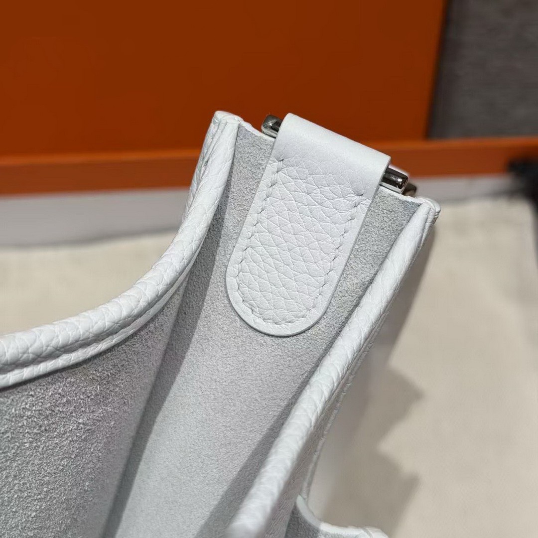 Hermes Evelyne 29 CM Bag Handmade In Taurillon Clemence Leather Silver Hardware 01 Blanc - Image 6