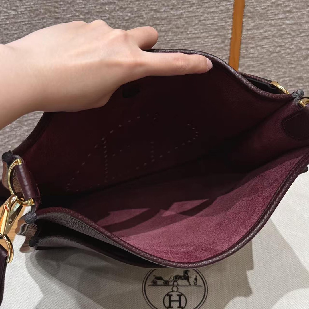 Hermes Evelyne 29 CM Bag Handmade In Taurillon Clemence Leather Gold Hardware 0G Rouge Seller - Image 17